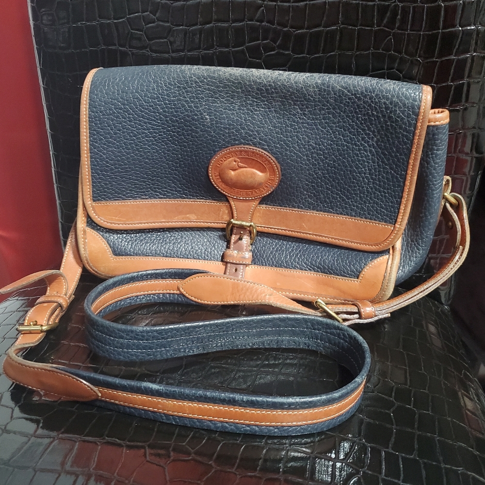 Vintage Navy Tan Dooney and Bourke pebbled leather Crossbody Satchel Bag Purse